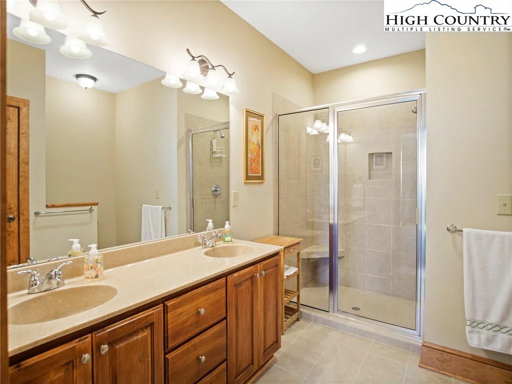 Image number 6 for the current listing