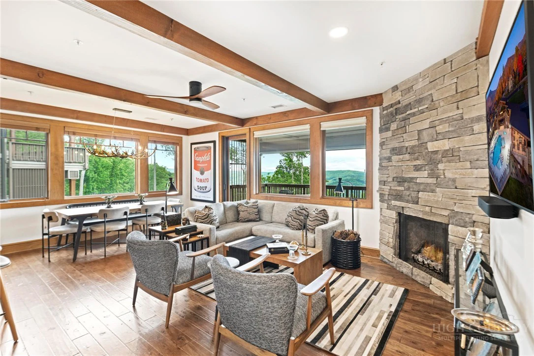 Image number 3 for the current listing