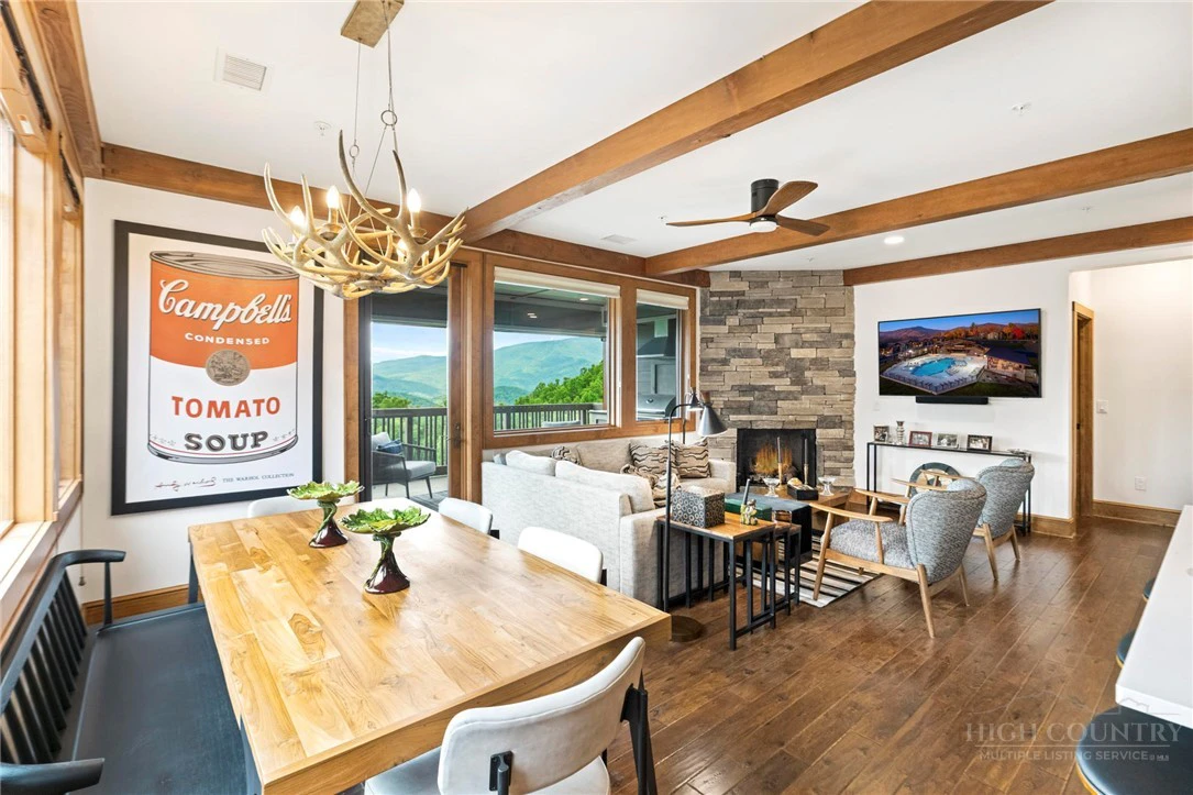 Image number 11 for the current listing