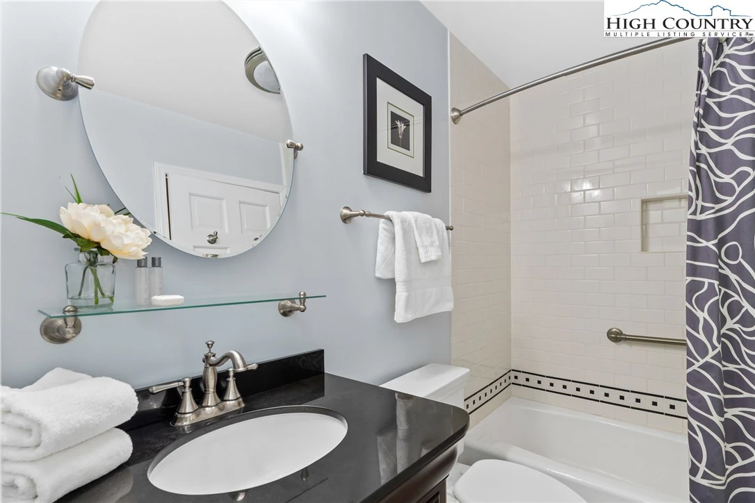 Image number 5 for the current listing