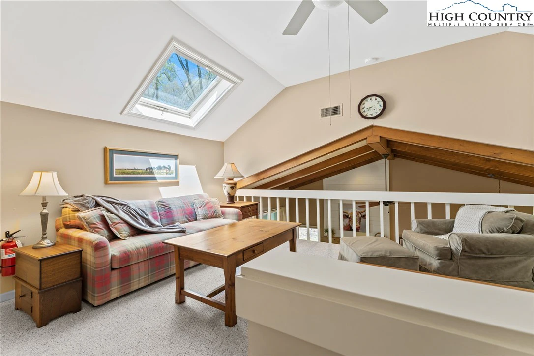 Image number 9 for the current listing