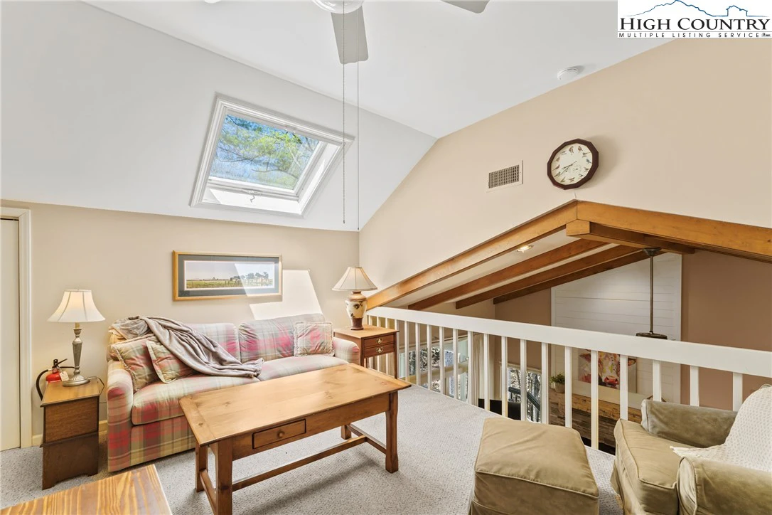 Image number 10 for the current listing