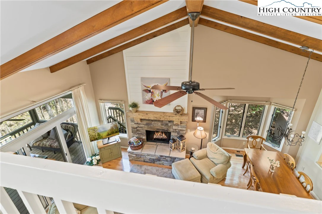 Image number 11 for the current listing