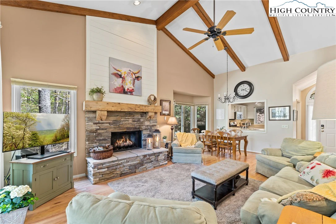 Image number 1 for the current listing