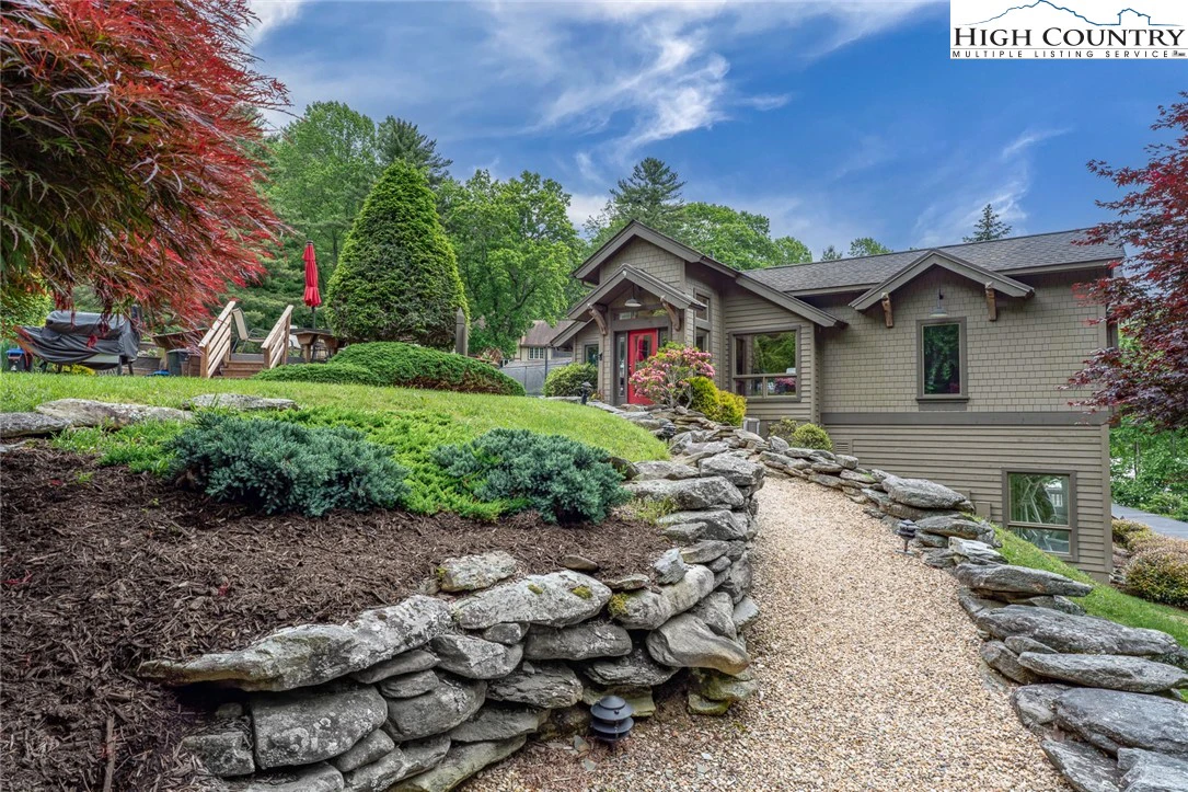 Image number 19 for the current listing