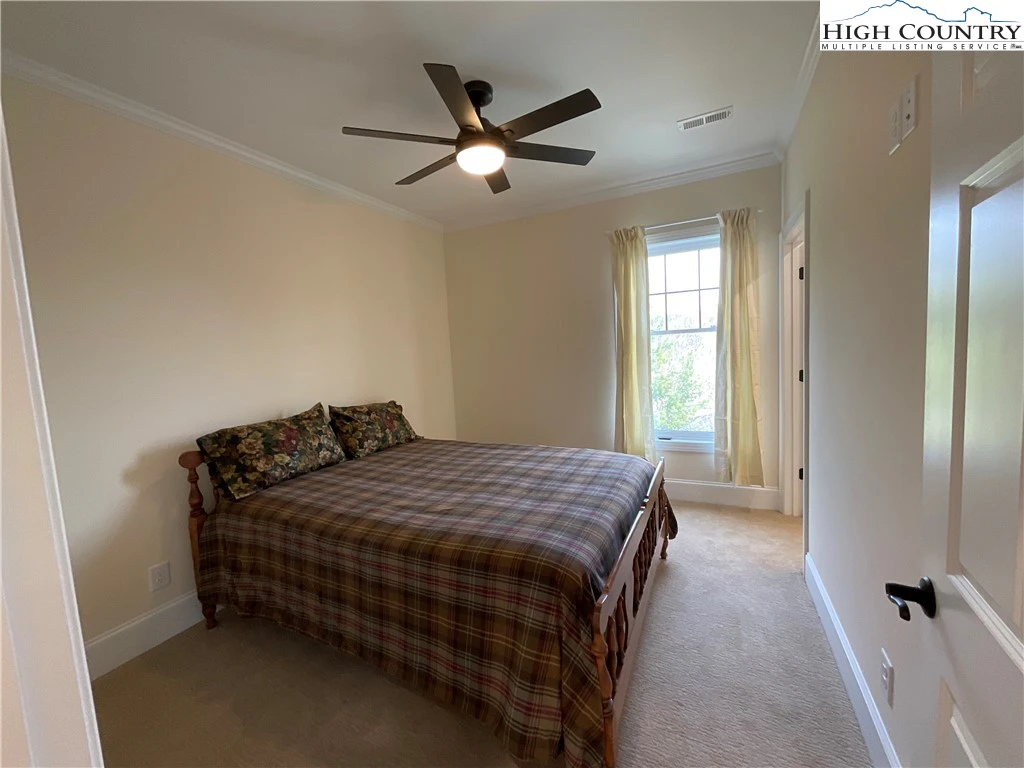 Image number 14 for the current listing