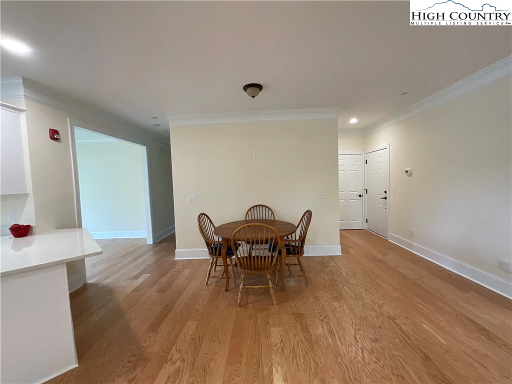 Image number 7 for the current listing