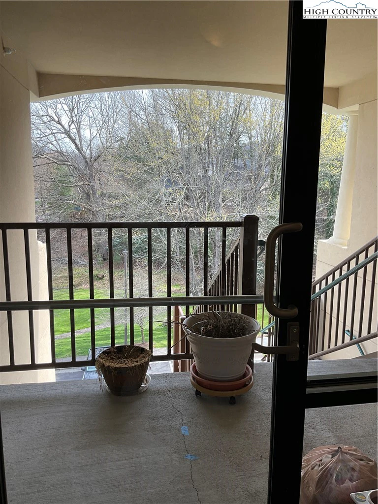 Image number 5 for the current listing