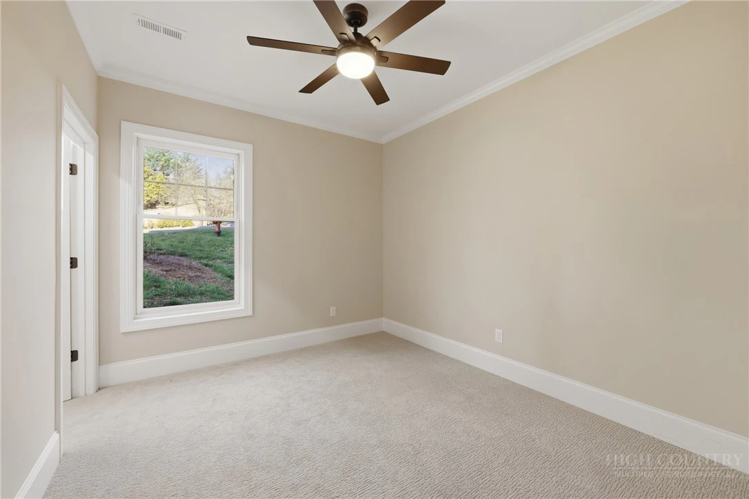 Image number 5 for the current listing