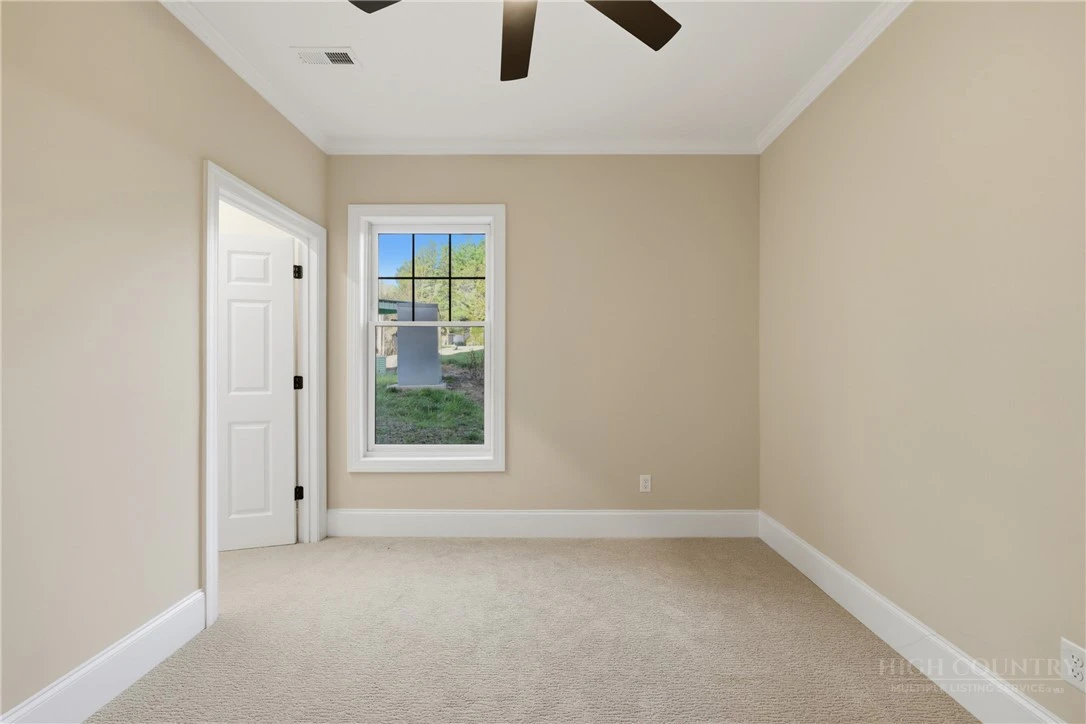 Image number 6 for the current listing