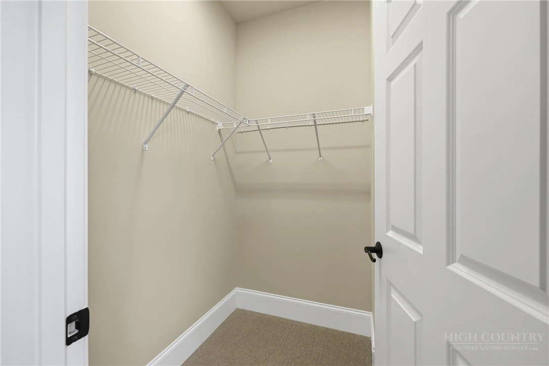 Image number 7 for the current listing