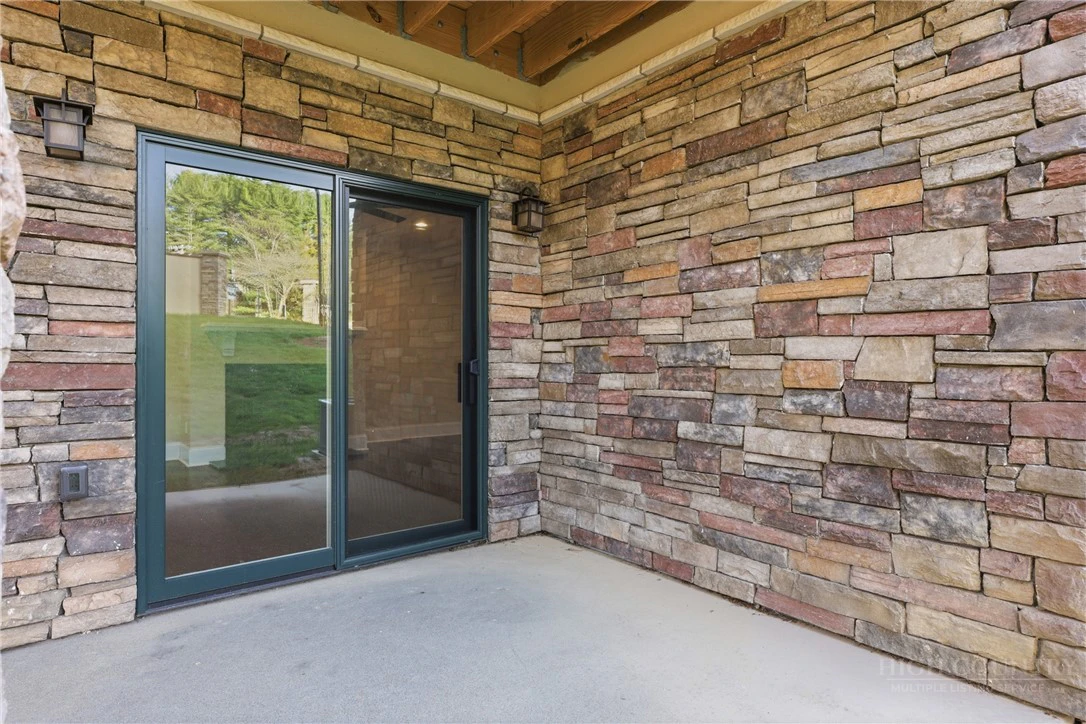 Image number 9 for the current listing