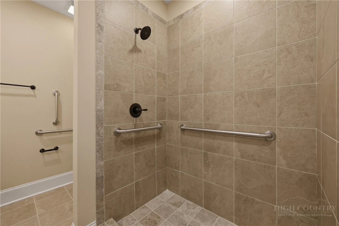 Image number 13 for the current listing