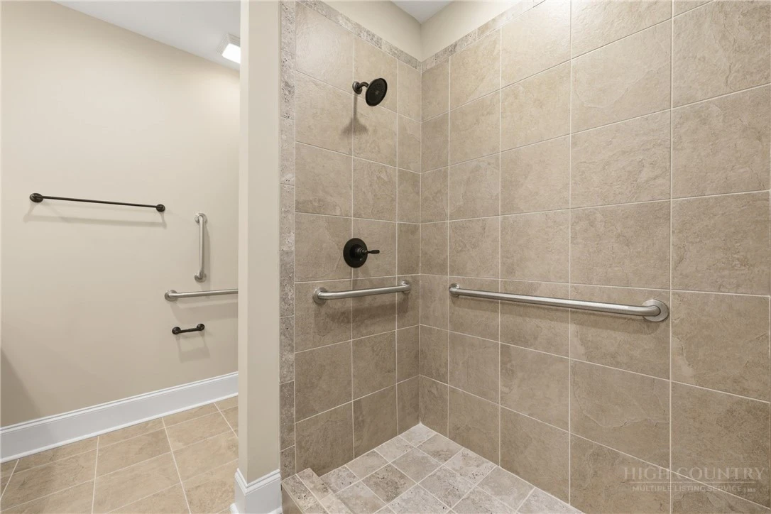 Image number 3 for the current listing