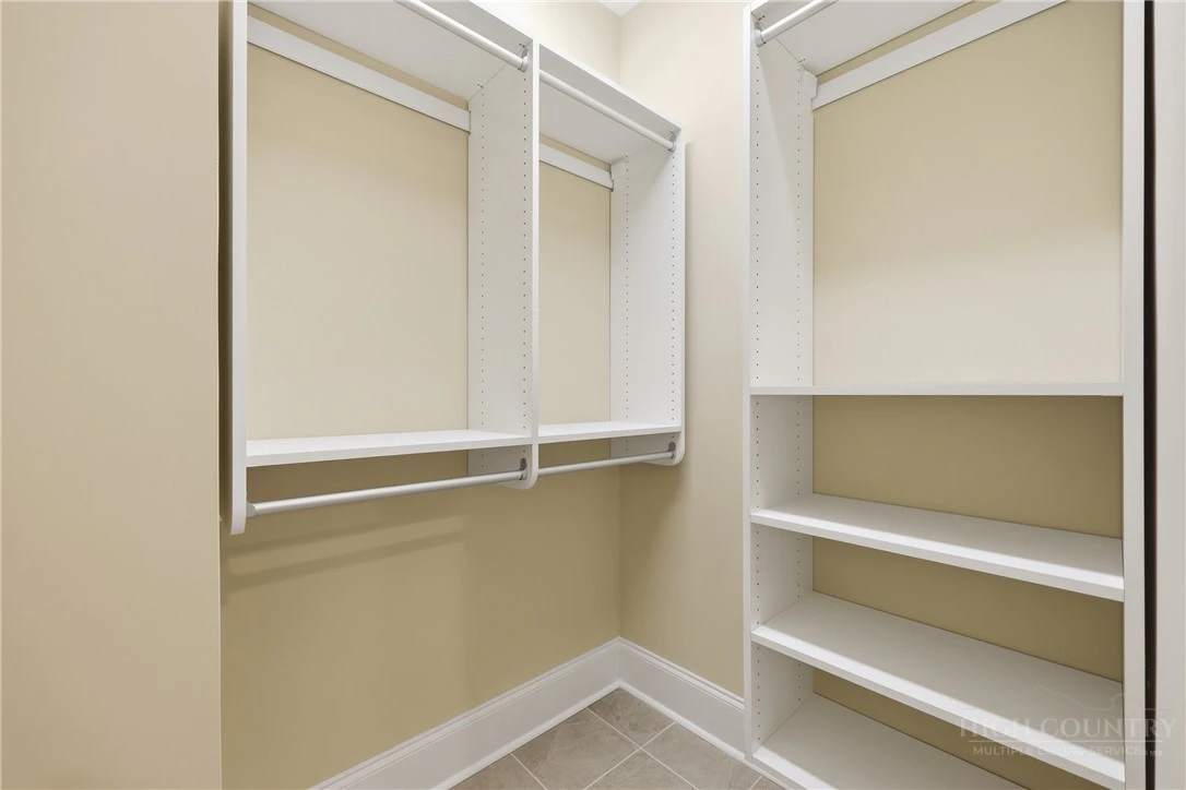 Image number 5 for the current listing