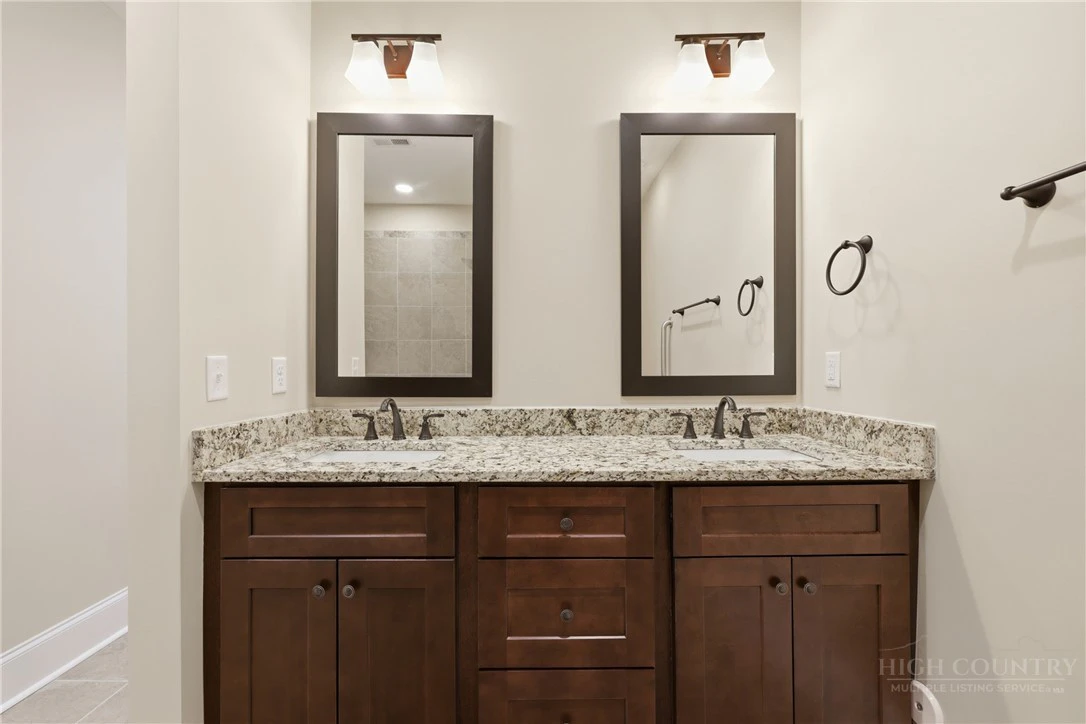 Image number 6 for the current listing