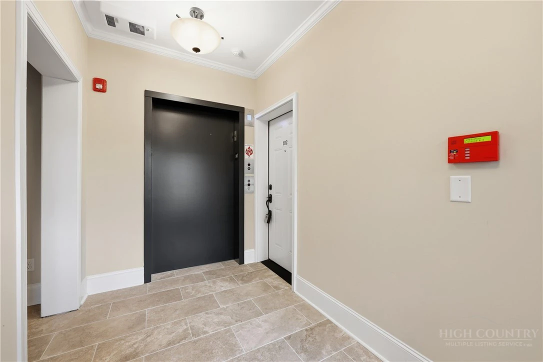 Image number 10 for the current listing