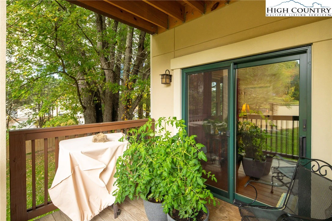 Image number 4 for the current listing
