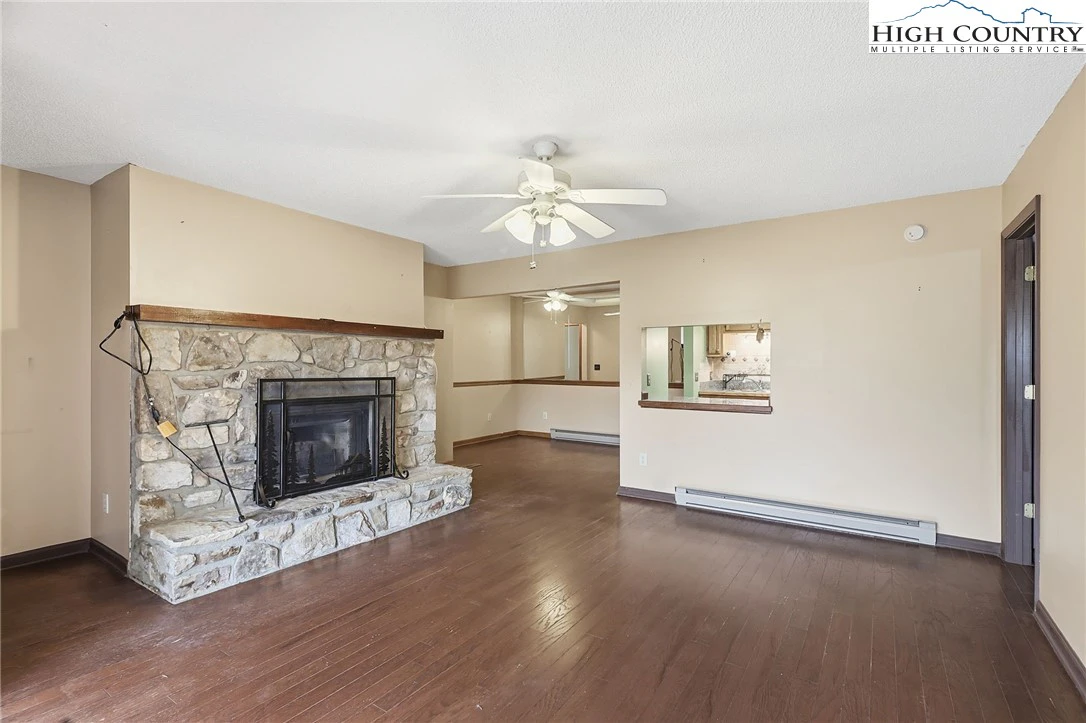 Image number 3 for the current listing