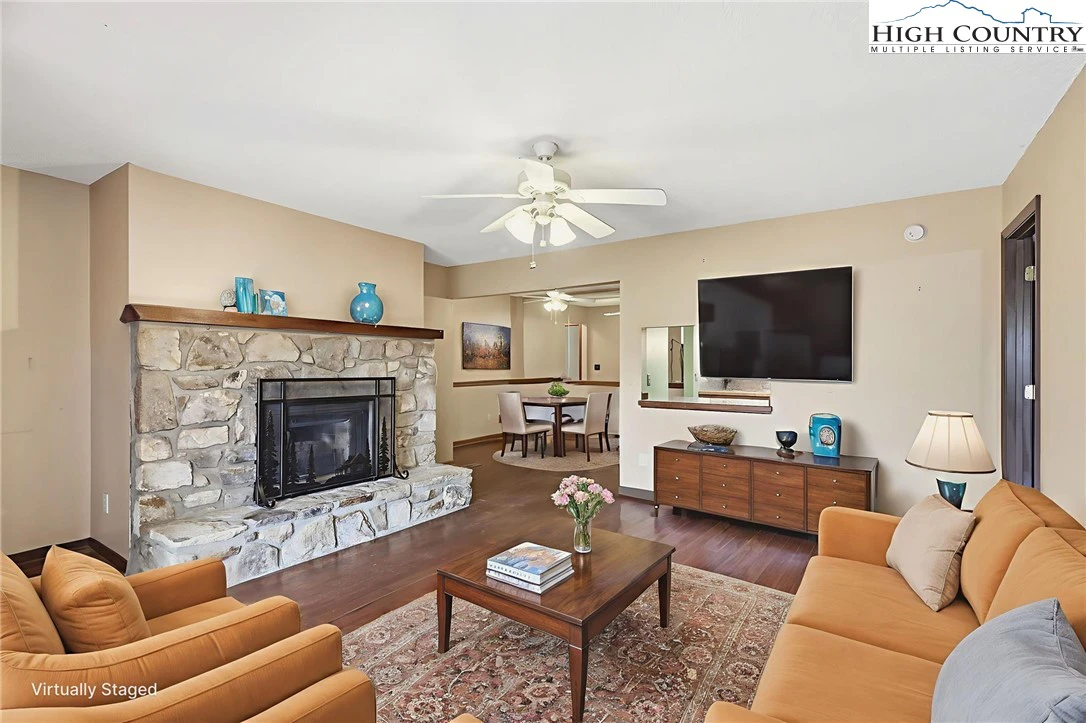 Image number 4 for the current listing
