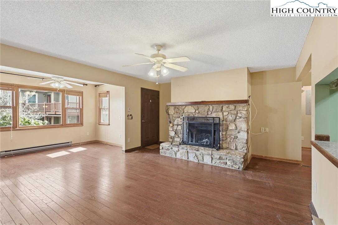 Image number 5 for the current listing