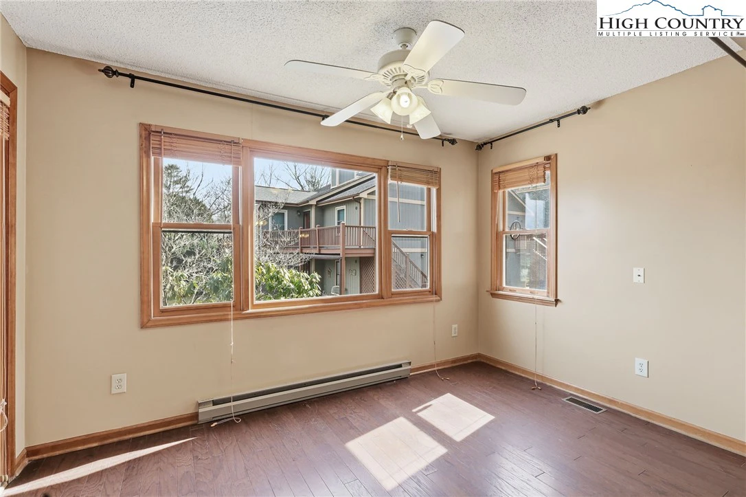 Image number 6 for the current listing