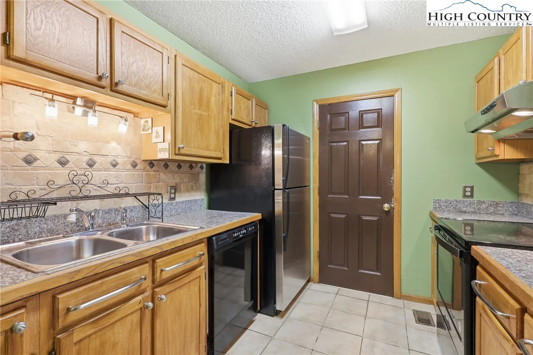 Image number 9 for the current listing