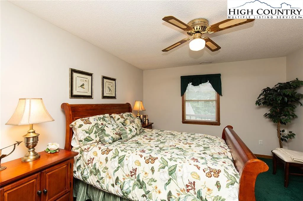 Image number 9 for the current listing