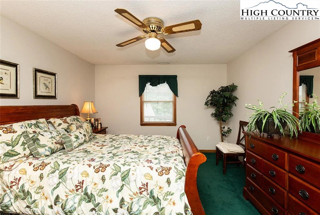 Image number 8 for the current listing