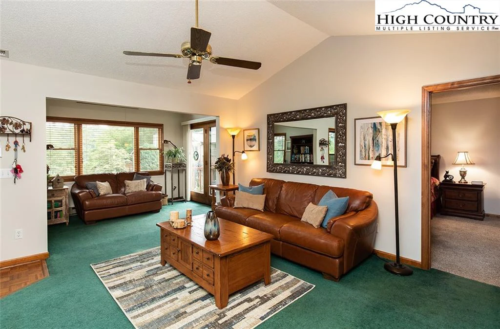 Image number 15 for the current listing