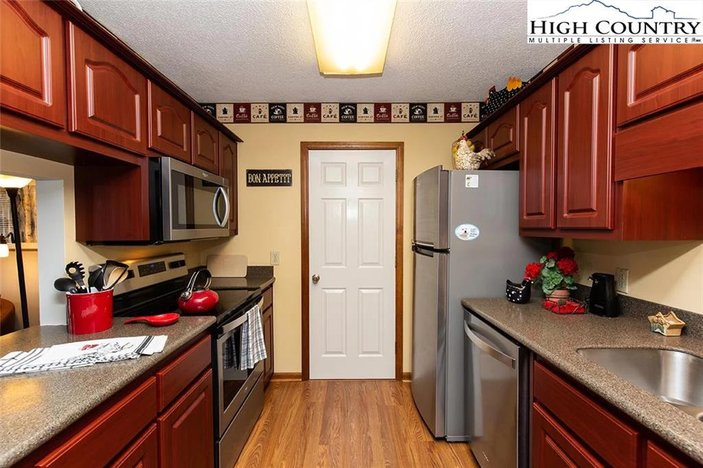 Image number 12 for the current listing