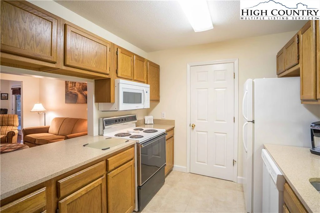 Image number 9 for the current listing