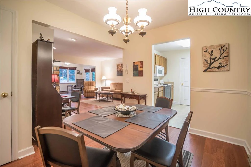 Image number 7 for the current listing