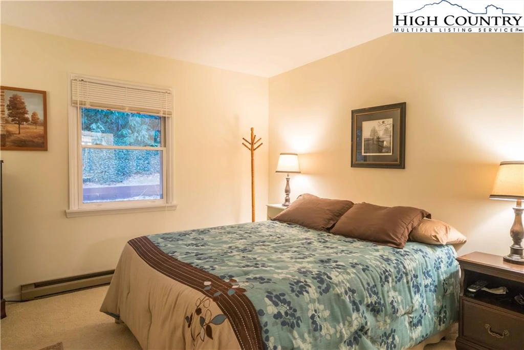 Image number 6 for the current listing