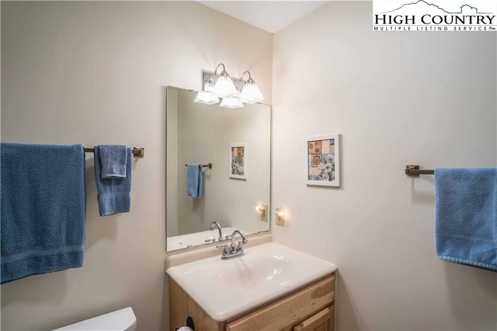 Image number 3 for the current listing