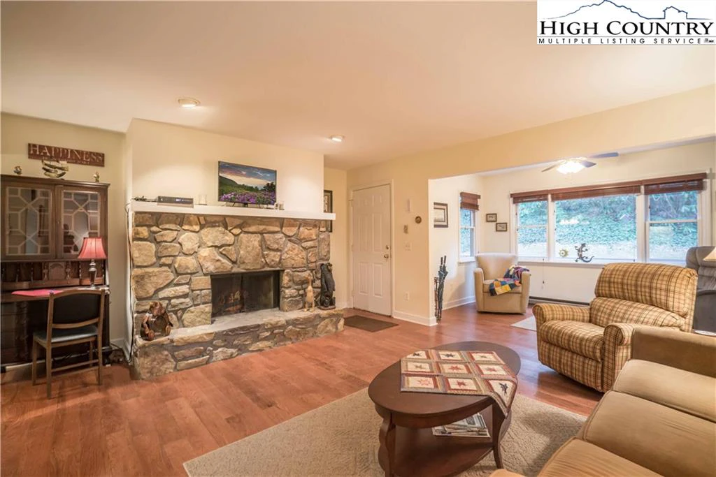 Image number 16 for the current listing