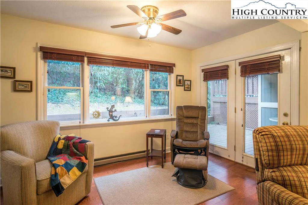 Image number 13 for the current listing