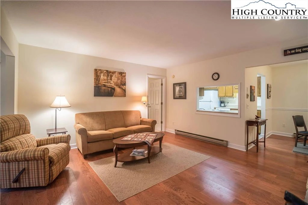 Image number 11 for the current listing