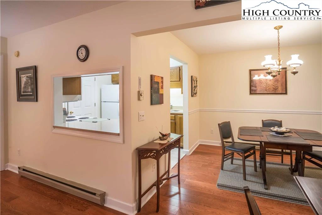 Image number 2 for the current listing