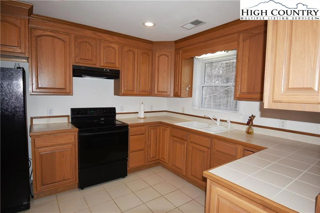 Image number 21 for the current listing