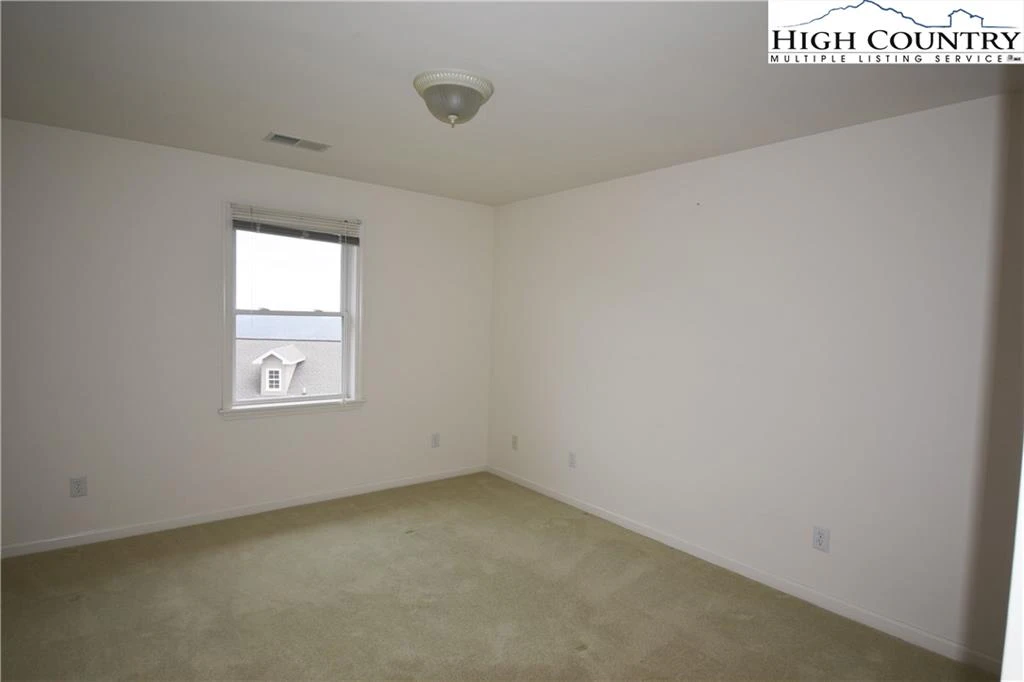 Image number 11 for the current listing
