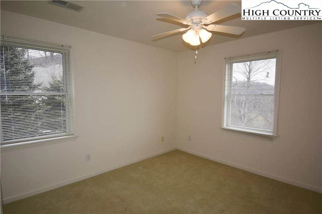 Image number 4 for the current listing