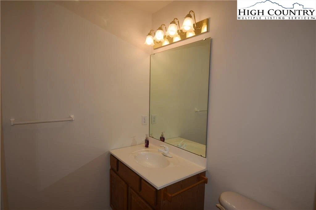 Image number 6 for the current listing