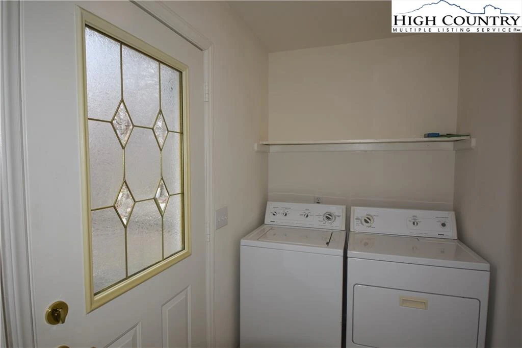 Image number 7 for the current listing