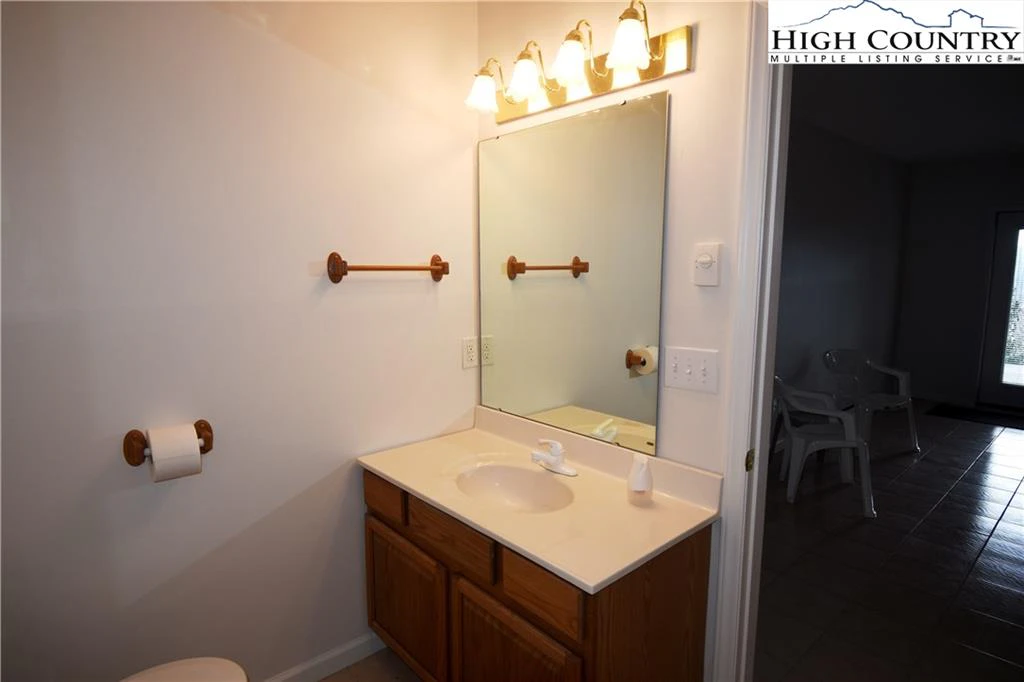 Image number 8 for the current listing