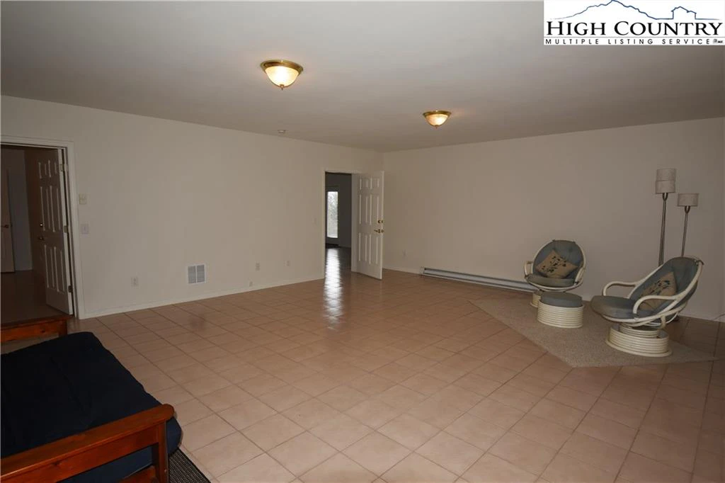 Image number 9 for the current listing