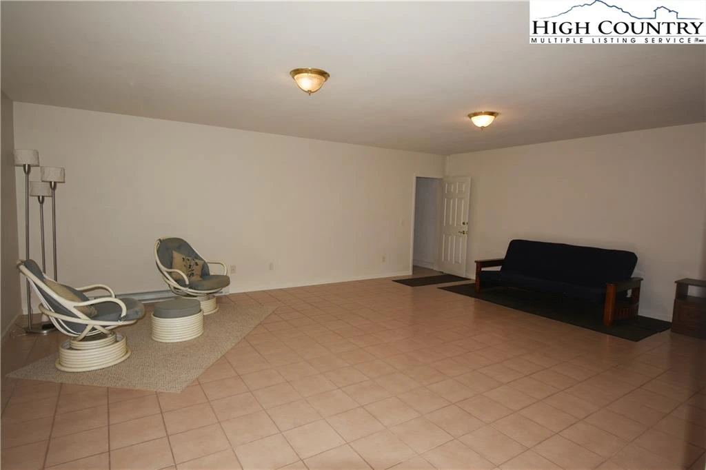 Image number 10 for the current listing
