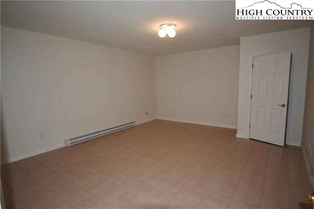 Image number 2 for the current listing