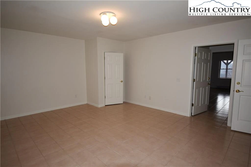 Image number 13 for the current listing