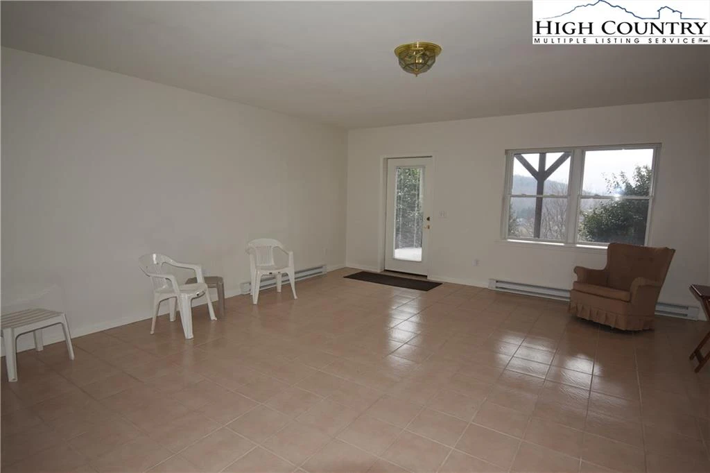 Image number 14 for the current listing